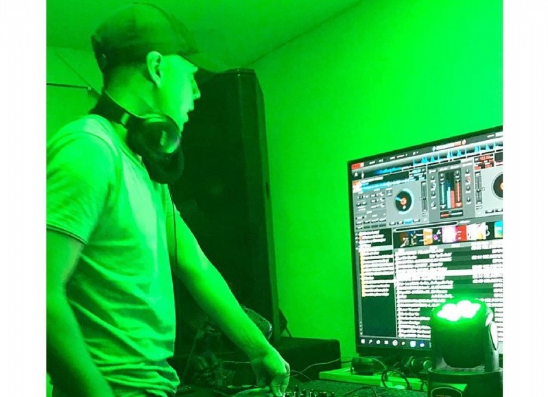 DJ Juani Flores.