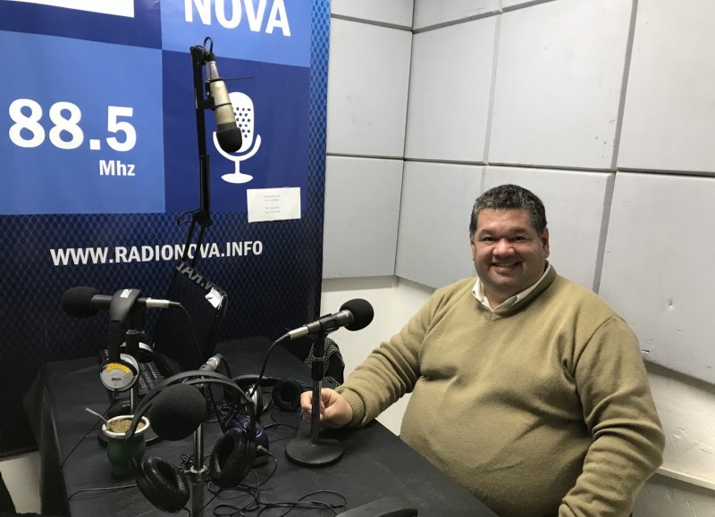 Jorge Nedela, en el aire de BerissoCiudad en Radio.