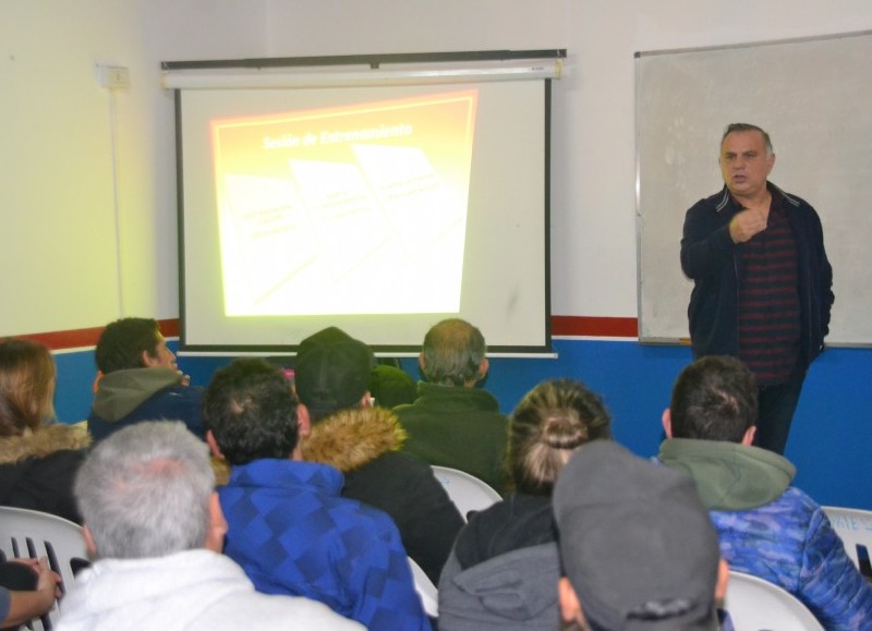 Encuentro en el Gimnasio Municipal.