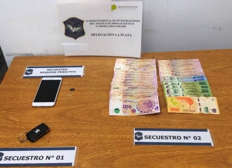 En poder del demorado, los detectives secuestraron 5.750 pesos y un celular.