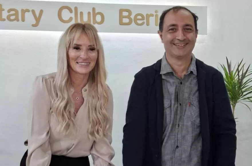 El acto de rúbrica.