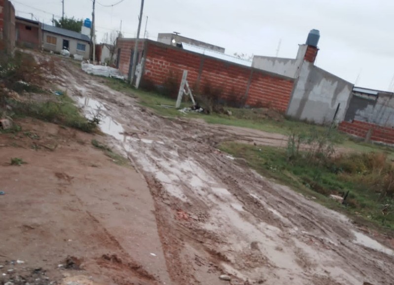 Los días de lluvia se tornan intransitables.