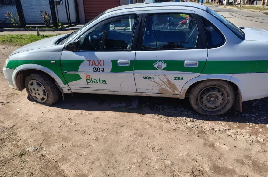 El taxi involucrado en el accidente.