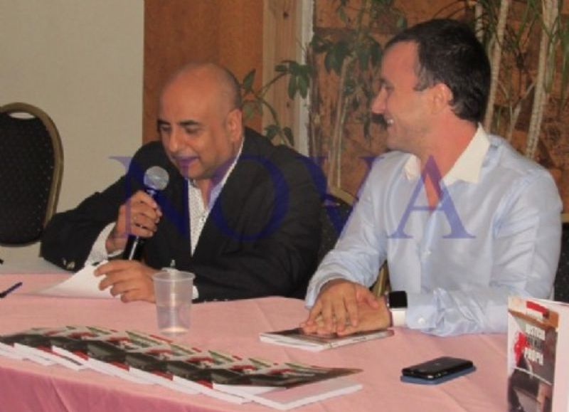 El director de Nova y periodista  damnificado, Mario Casalongue, junto al autor del libro, Santiago Sautel. (Foto: NOVA)