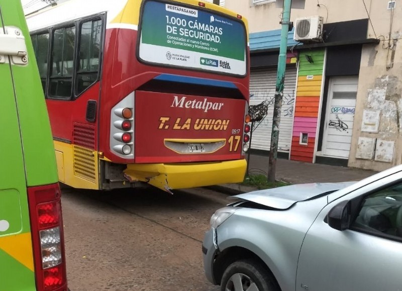 Una joven resultó herida.