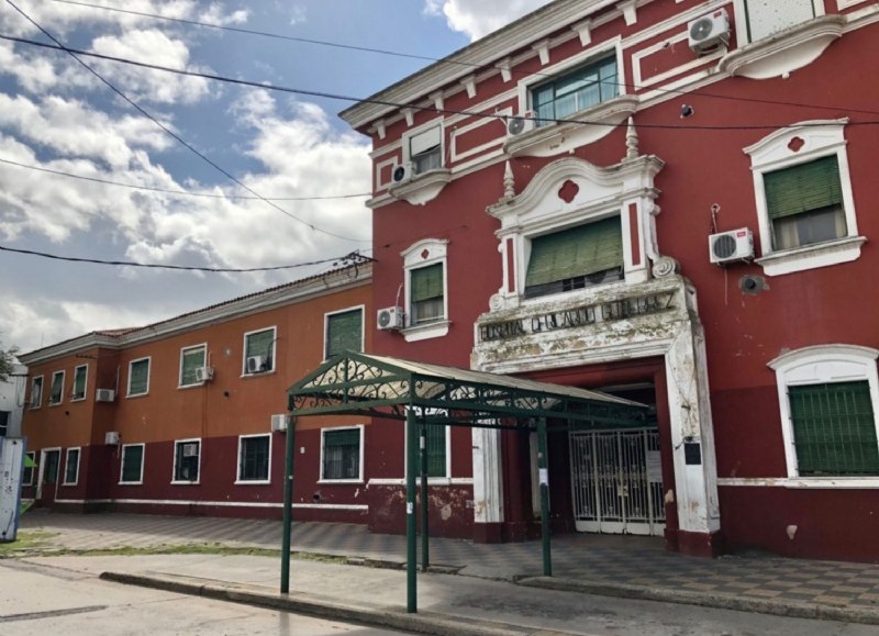 La mujer es enfermera del Hospital Gutiérrez.