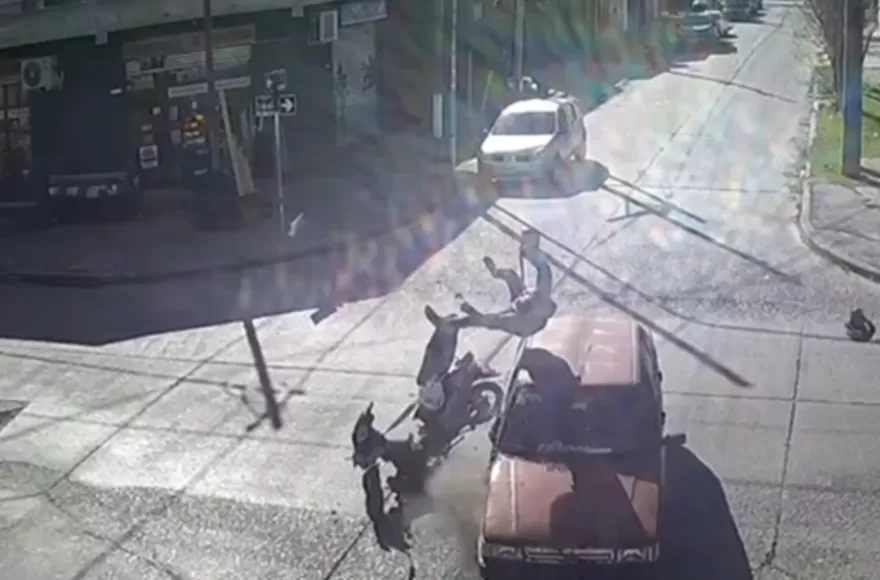 El conductor de la moto fue asistido por una ambulancia del SAME.