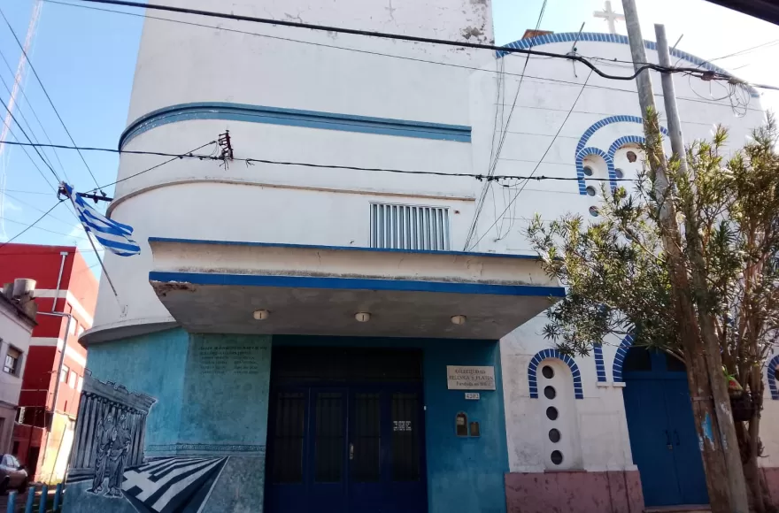 Sede de la entidad, en 8 y 164.