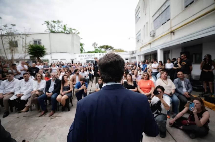 Kicillof recorrió este jueves en Berisso las nuevas instalaciones del Hospital Zonal de Agudos “Dr. Mario V. Larrain”.