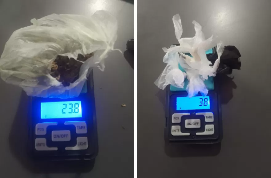 Los detenidos llevaban siete envoltorios con cocaína y marihuana.