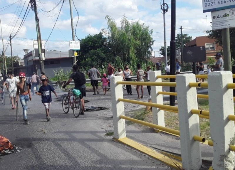 Tensión en el Puente de la calle 40