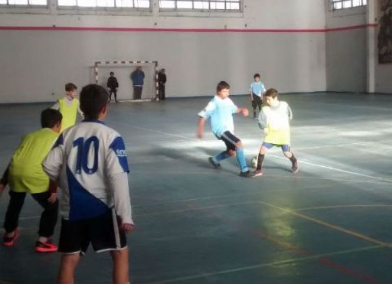 Inminente competencia en el futsal.