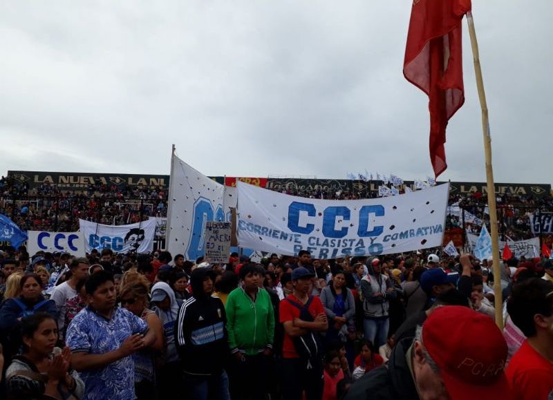 Movimientos sociales de la ciudad de Berisso presentes en la cancha de Atlanta