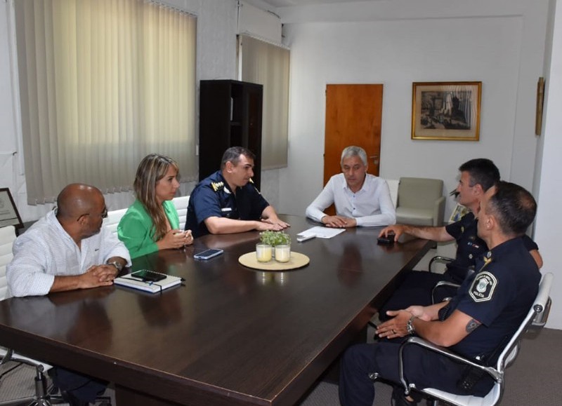 Encuentro con las autoridades de la fuerza.