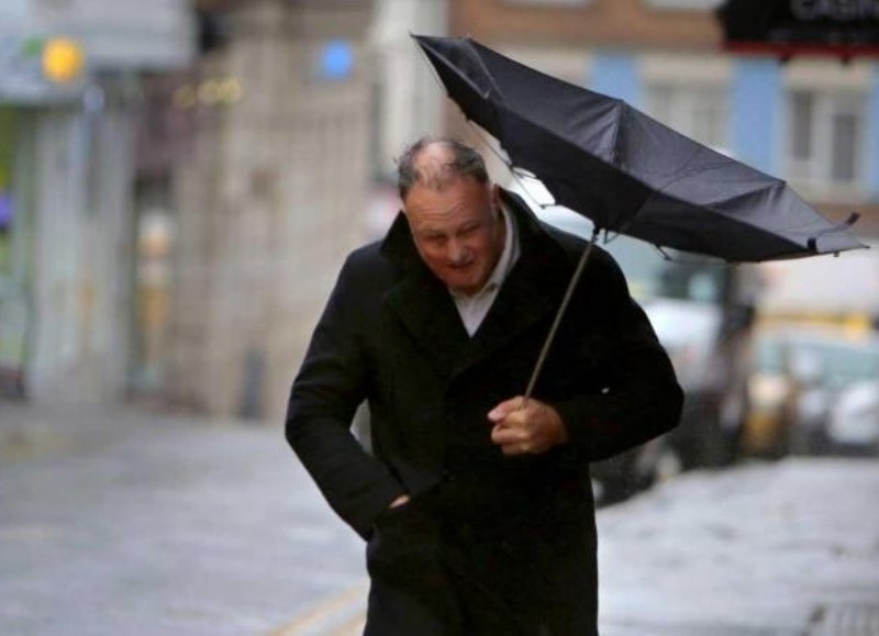 También puede haber alguna precipitación.