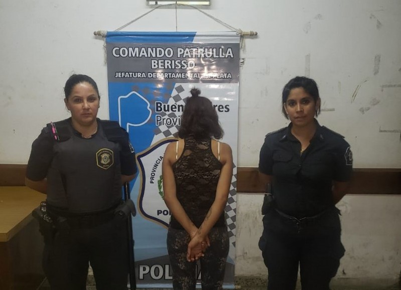 La mujer fue detenida por "lesiones y daños".