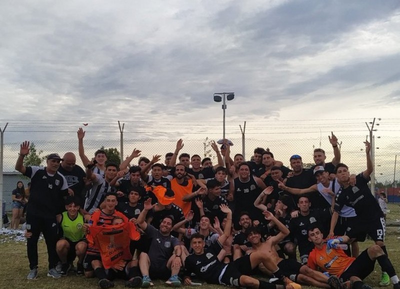 Gran celebración tras el triunfo desde los doce pasos.