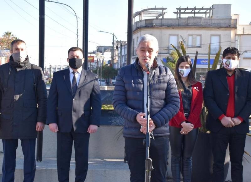 Acto en el Puente 3 de Abril.