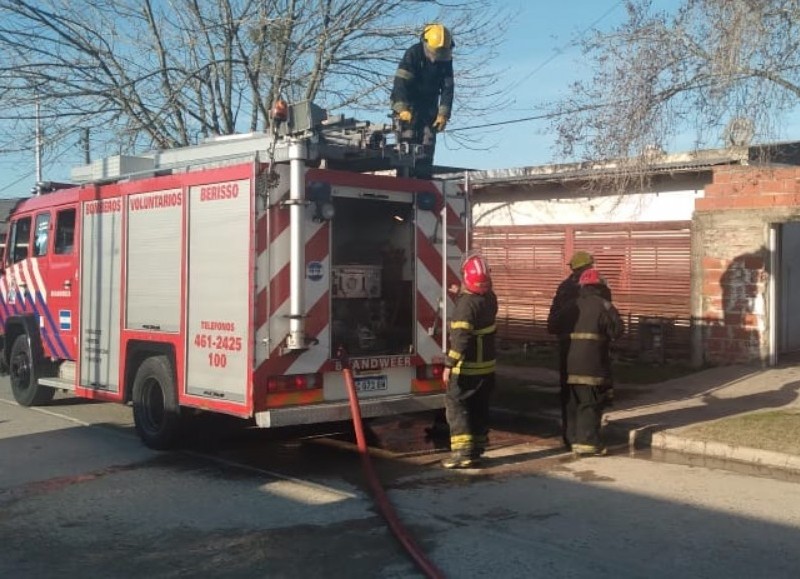 La intervención de los bomberos evitó males mayores.