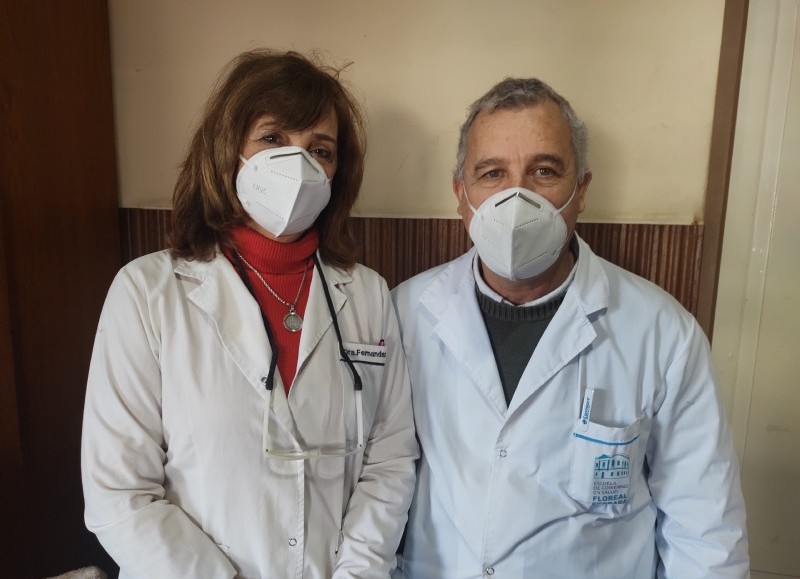 Ana María Fernández y Ricardo Baudino, autoridades del Hospital local.