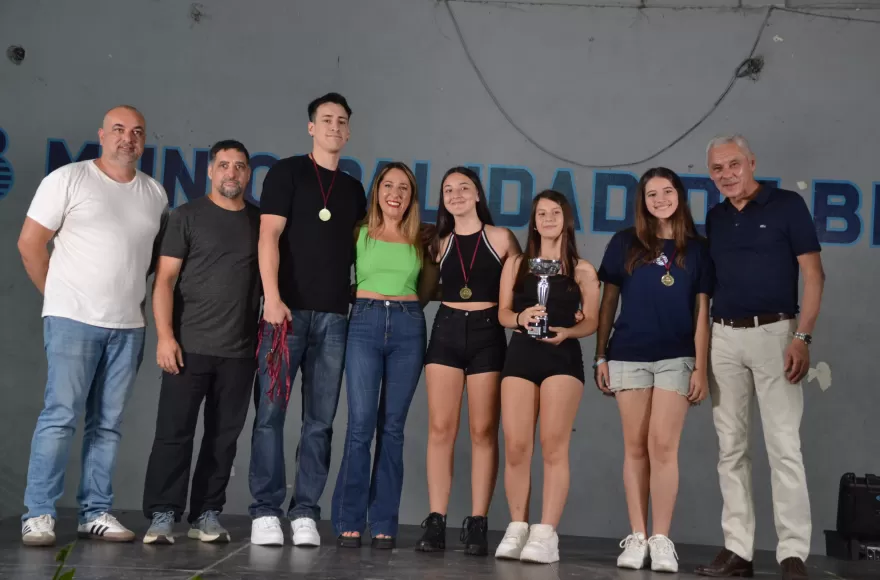 La jornada constituyó un hecho deportivo de gran relevancia regional y un hito institucional para el desarrollo del vóley local.