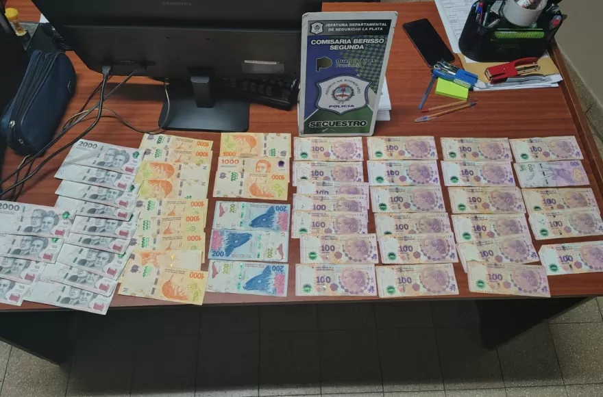 Dinero perteneciente a la cooperadora escolar.