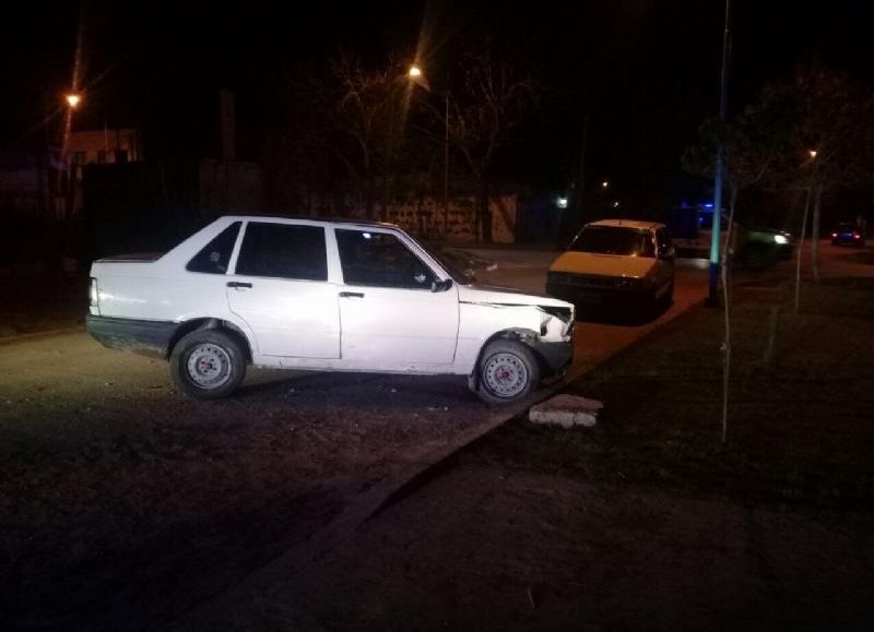 Tres de los sujetos aprehendidos se movilizaban en el Fiat Duna.