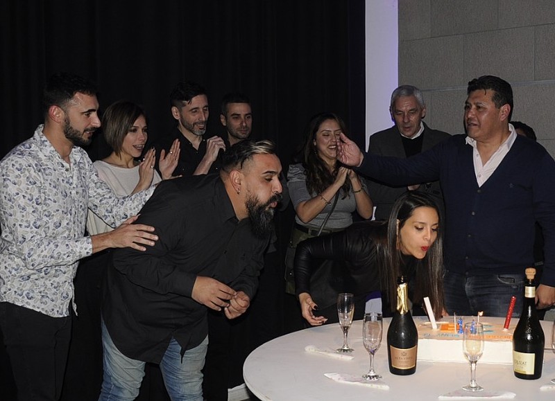 Noche de festejo en el salón de Bomberos Voluntarios.