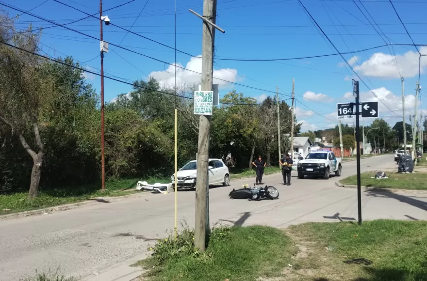 Chocaron auto y moto en 30 y 164