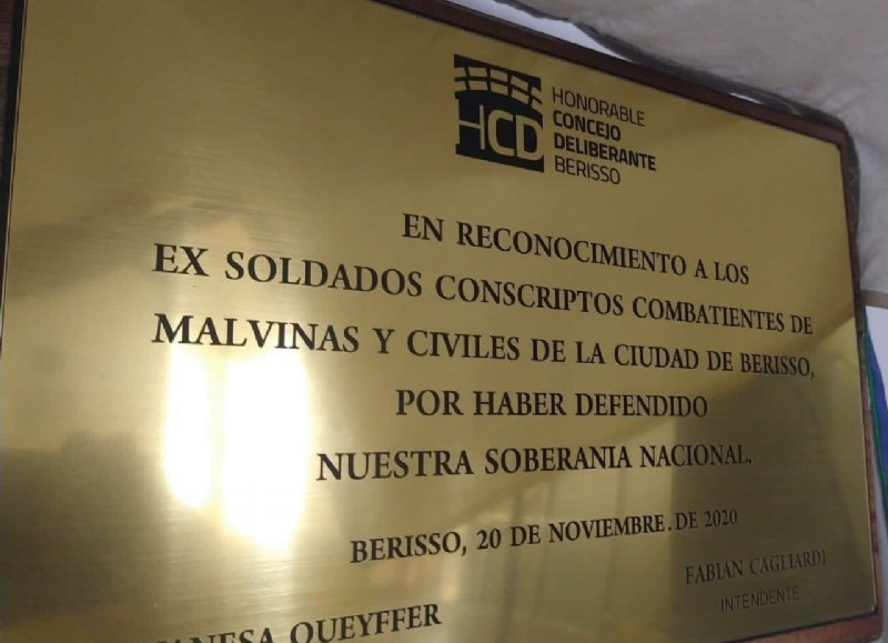 Placa en el Concejo Deliberante.