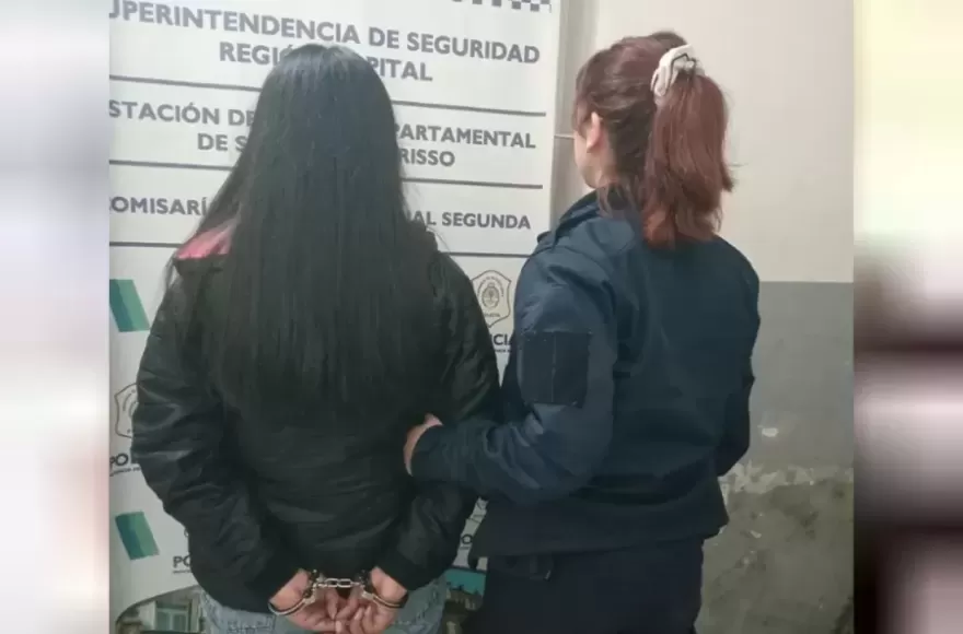 Una de las aprehendidas.