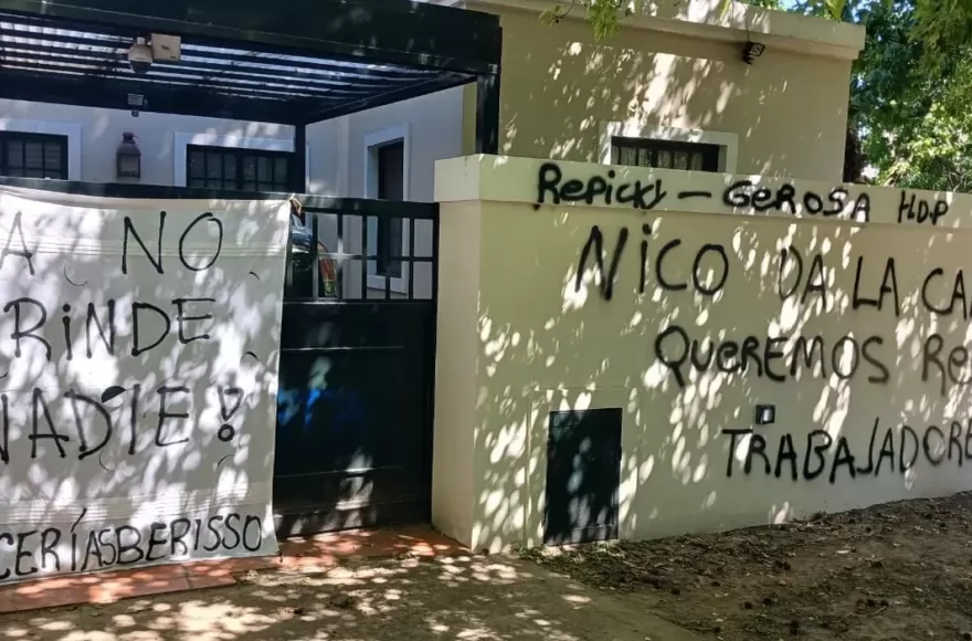 El frente de la casa de Dudiuk.