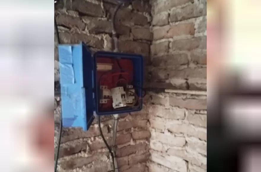 El hombre se habría electrocutado.