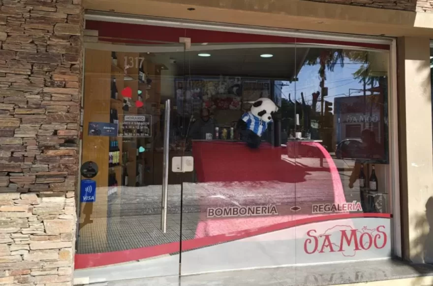 Samos, la histórica bombonería de Berisso que resiste como tantos negocios