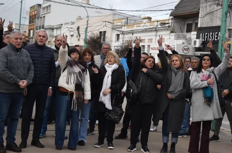 Acto en Montevideo y 10.