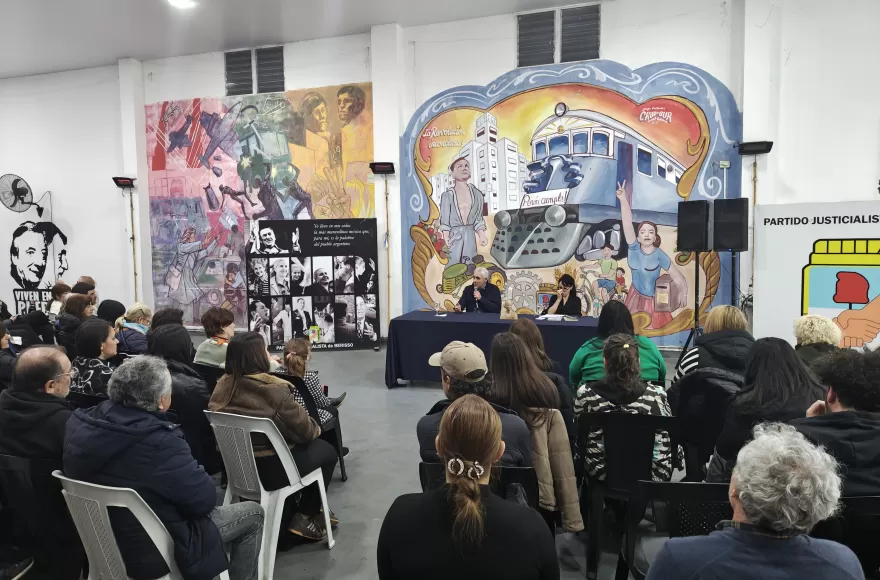 Se presentó libro el 