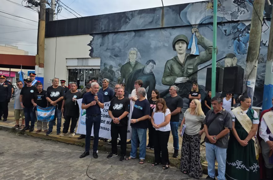 Berisso recordó a los héroes de Malvinas con una multitudinaria caminata y un emotivo acto central