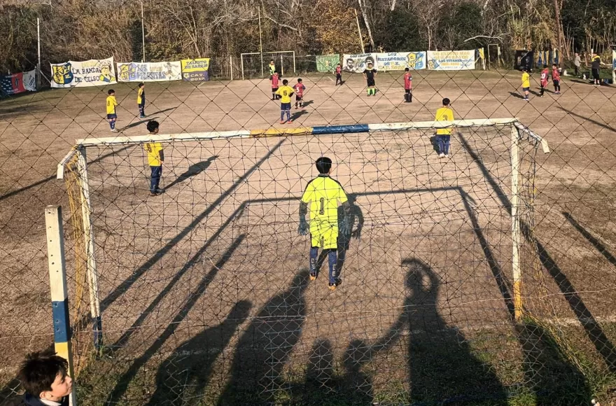 La 2012 en pleno partido. El arquero parece tener todo controlado ¡Fue una de las figuras de un partidazo!