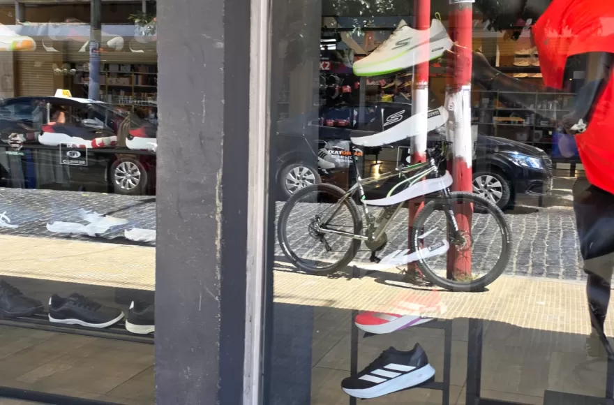 El público prioriza productos necesarios y alternativas más accesibles para su bolsillo.