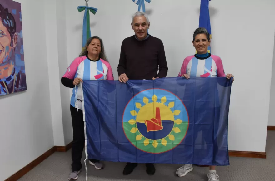 Fabián Cagliardi junto a Mabel Madera y Soledad Matamala.