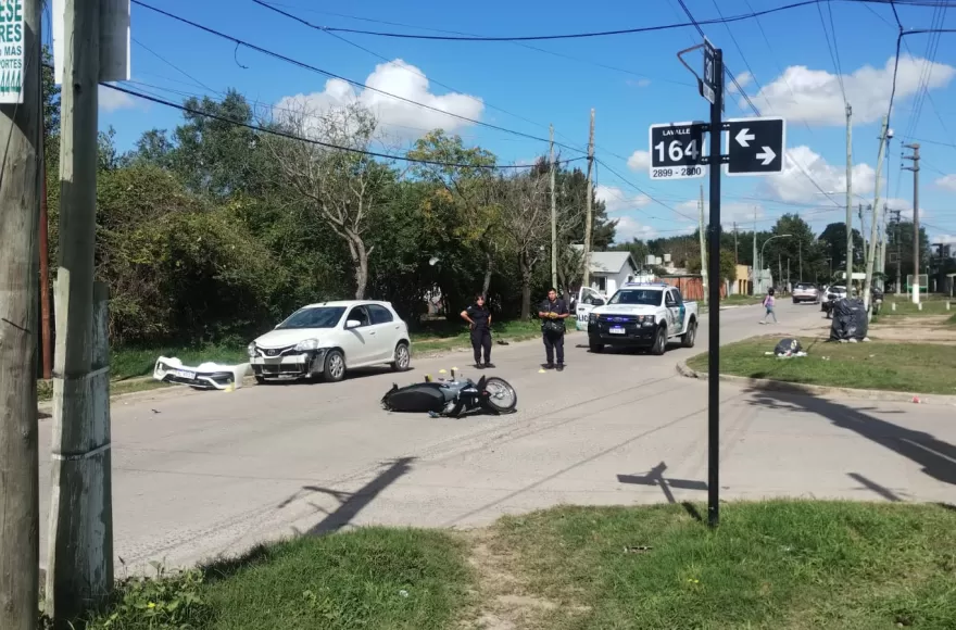 Chocaron auto y moto en 30 y 164