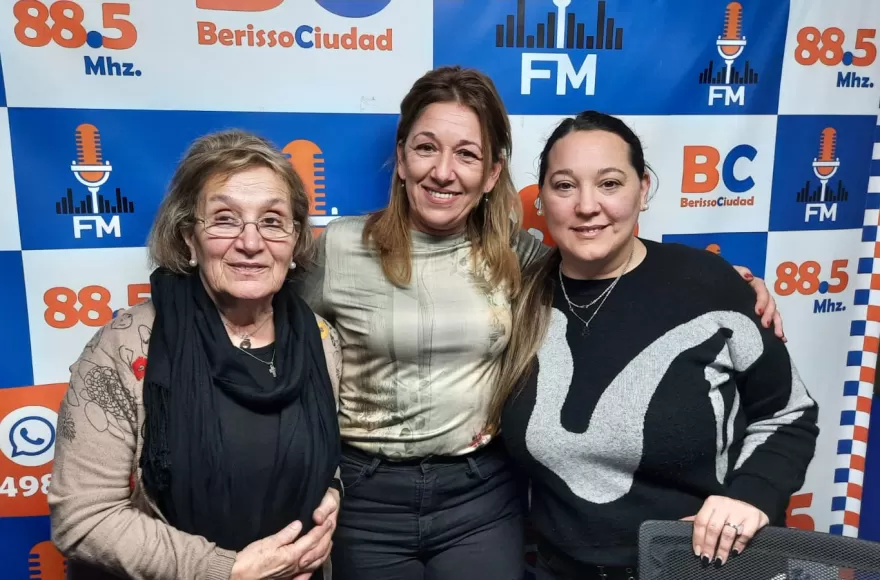Karina Salvatore, Susana Cédola y Karina Morales, de la comunidad educativa del Instituto Santa María de Oro. 