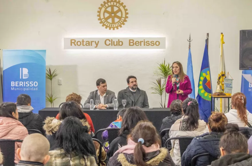 Acto en el Rotary.