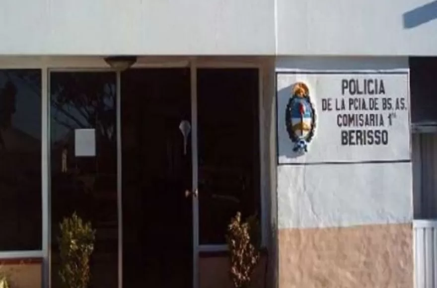 Los efectivos actuaron de inmediato, concretaron la detención y trasladaron al hombre a la Comisaría Primera de Berisso, donde se cumplimentaron las actuaciones de rigor