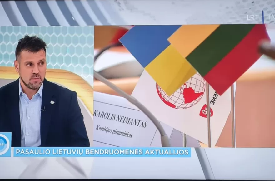 Entrevistado en la televisión local.
