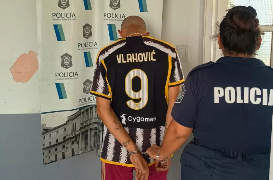 El joven fue detenido en la intersección de las calles 18 y 162.