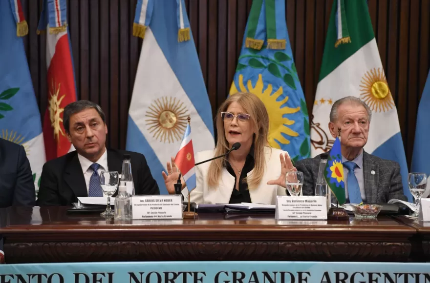 Magario estuvo en la Sesión Plenaria del Parlamento del Norte Grande en Santiago del Estero. 