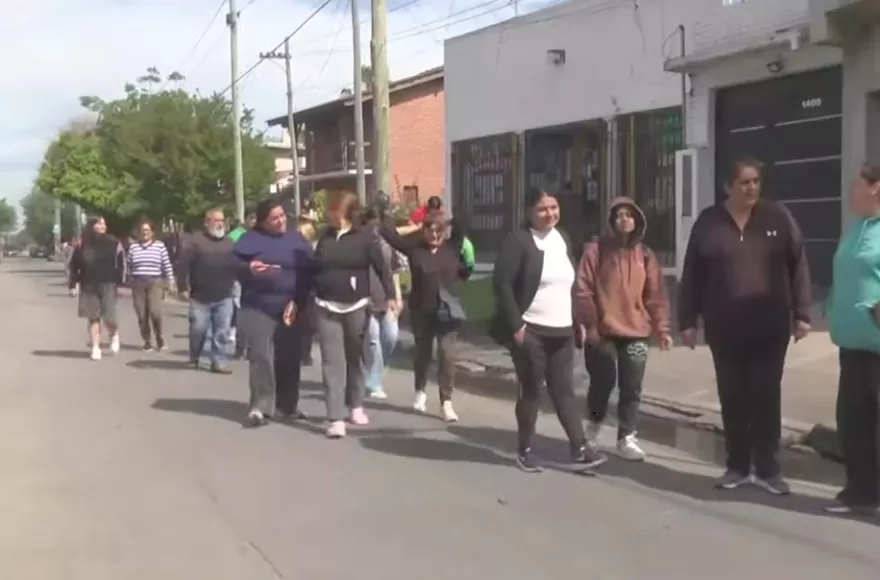 Además de la falta de salario, los familiares reclaman por la falta de cobertura médica.