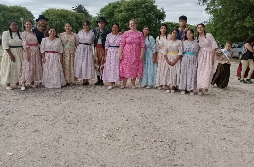 Florencia Meira y bailarinas.