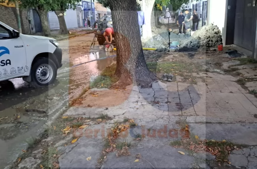 La rotura del acueducto generó trastornos en Berisso.